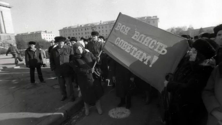 День октябрьской революции. Как в Пензе проходил митинг в начале 90-х