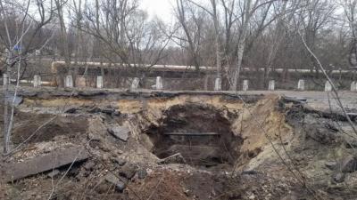 На переезде в Западный микрорайон завершают установку водопропускных коробов