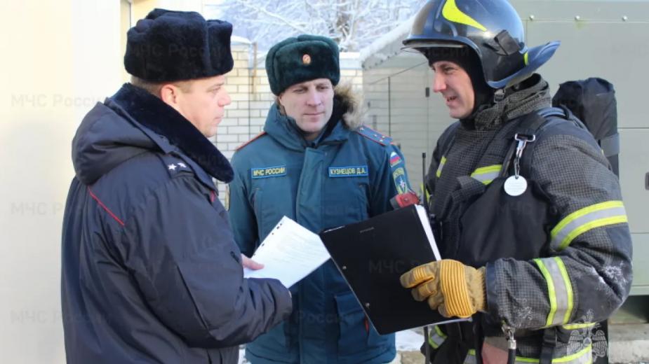 Пензенские МЧСники организовали для полицейских пожарно-тактические занятия