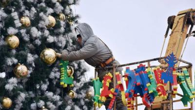 В Пензе выделили средства на новогодние украшения и подарки